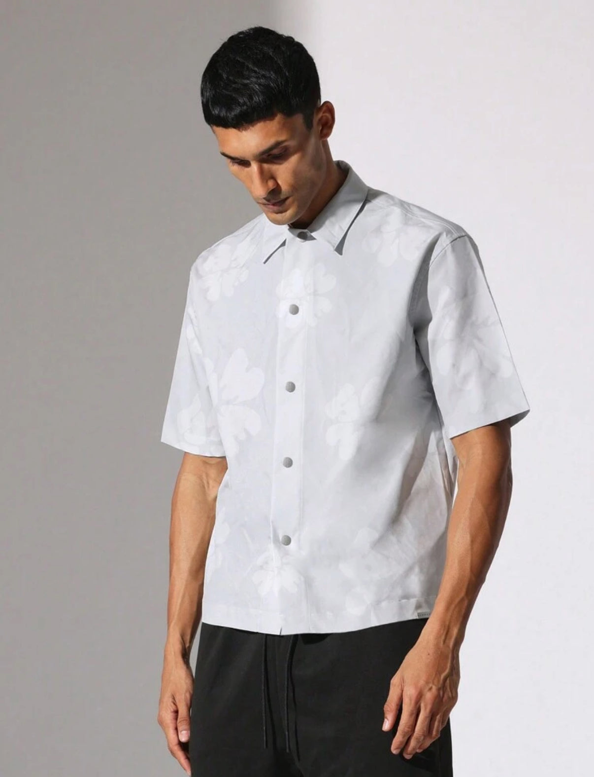Boxy Shirt in calm grey pattern