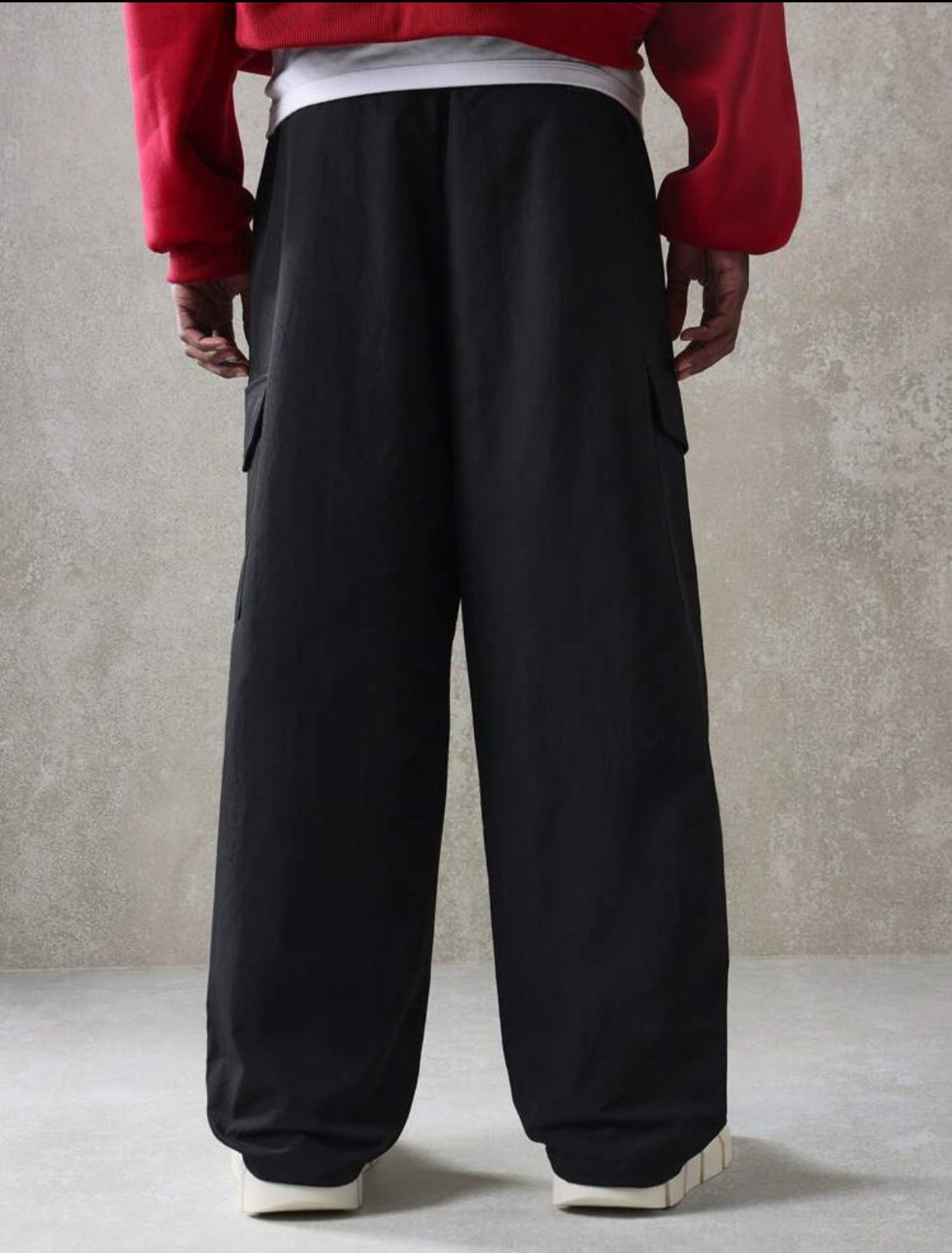 Wide leg pants with side pants in black