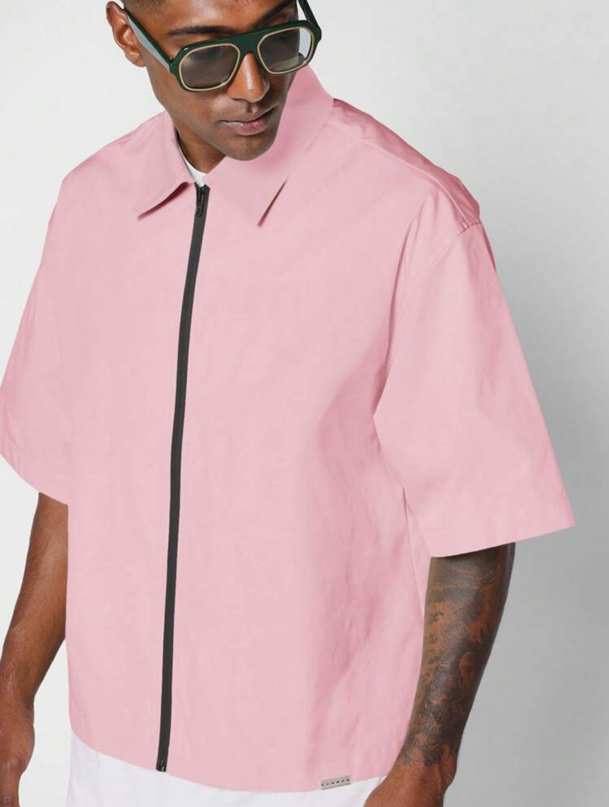 Boxy fit shirt with creative director back print in pink