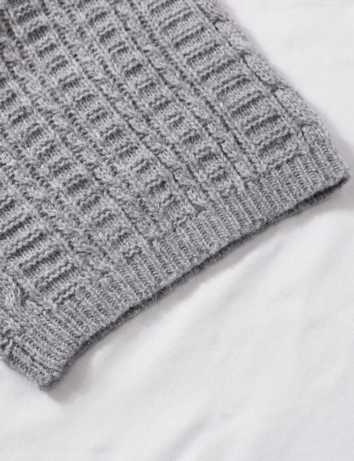 Knitted polo shirt in grey