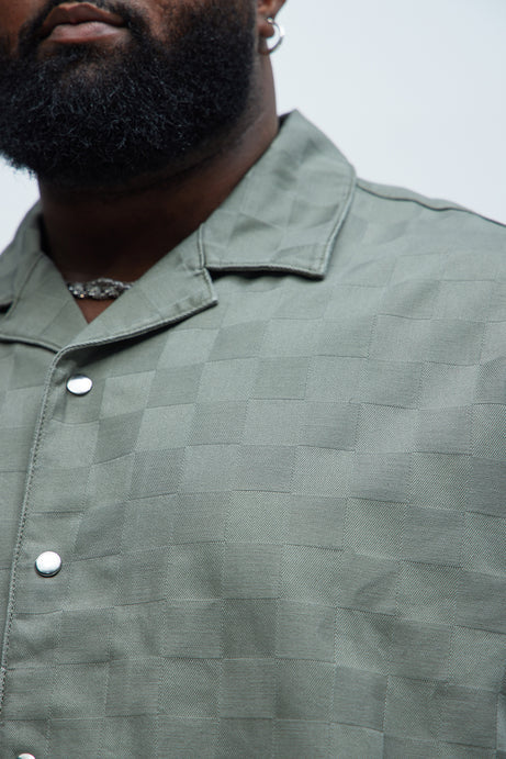 Oversized shirt in checkered khaki