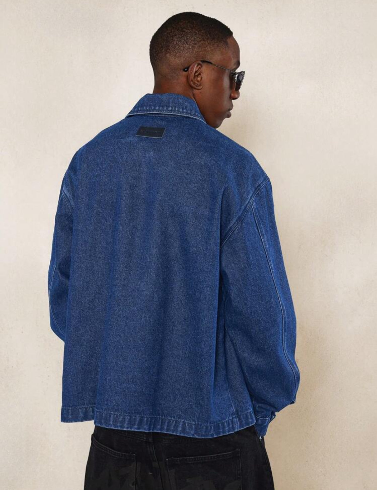 Denim jacket with pocket in blue
