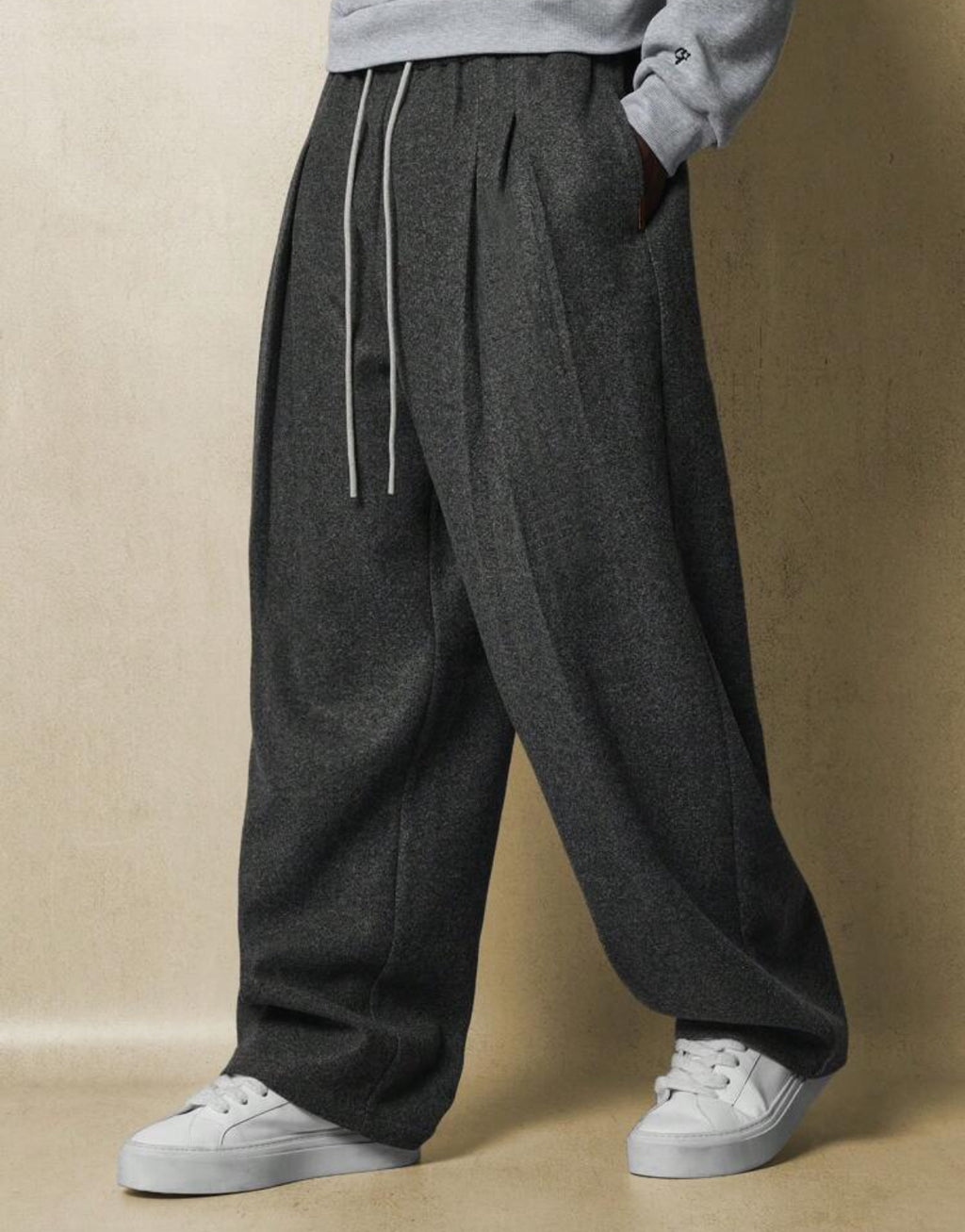 Heavy Pleated Pants with Drawstrings in Black