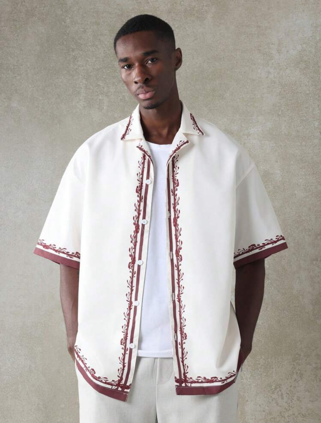 Sleek shirt sleeve shirt in white