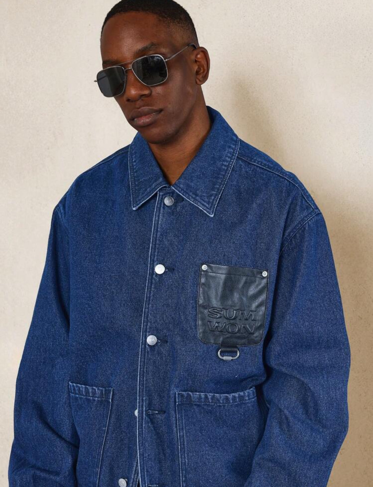 Denim jacket with pocket in blue