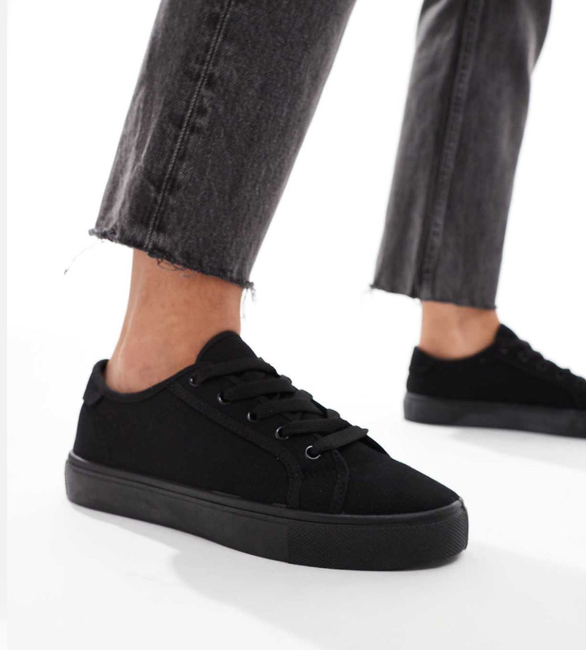 Flat Trainers in Black