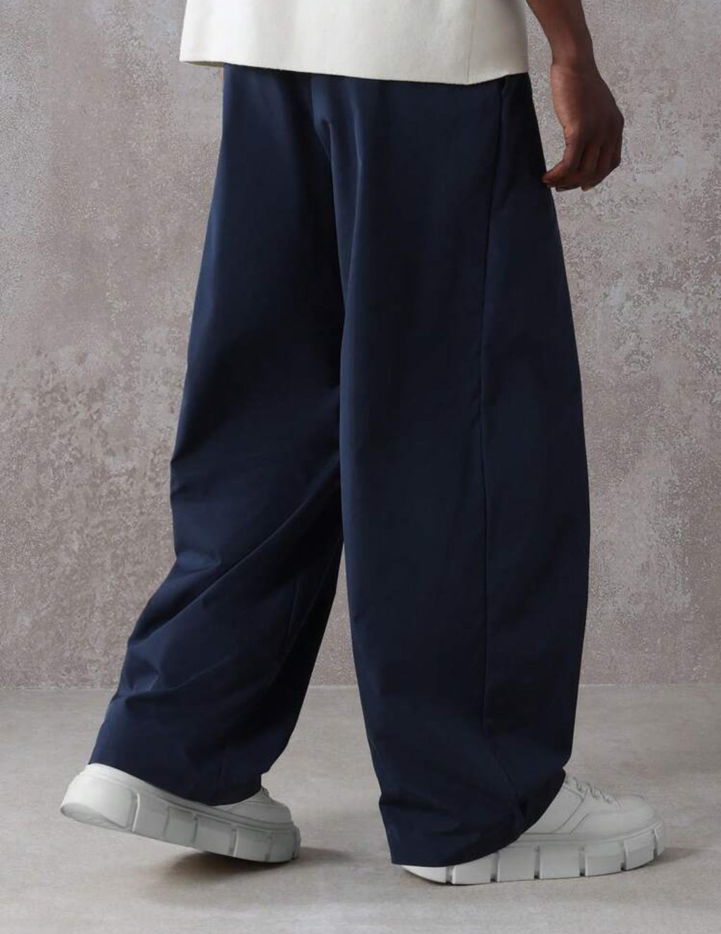 Barrel Pants with Pleat in Navy