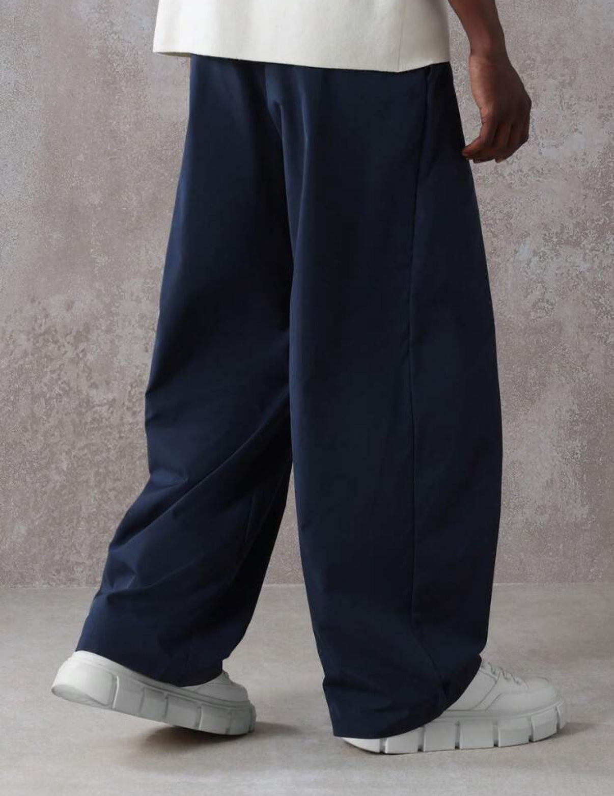 Barrel Pants with Pleat in Navy