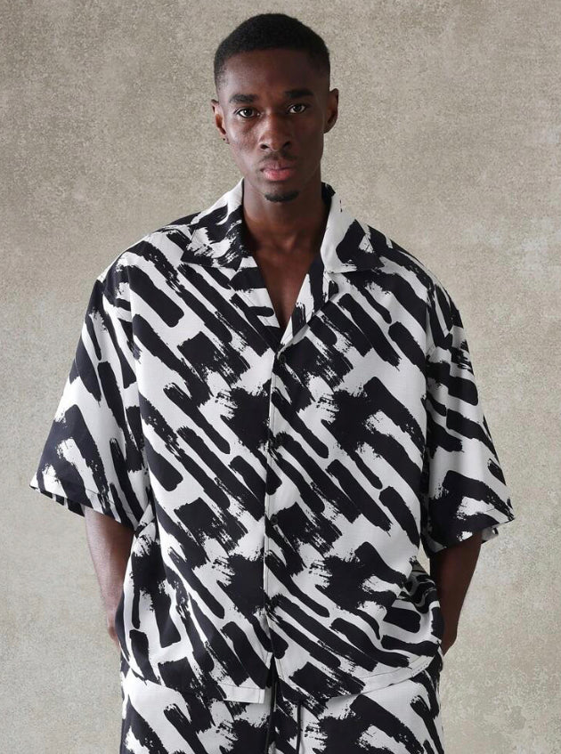 Premium Shirt and Shorts in Stroke Black over white