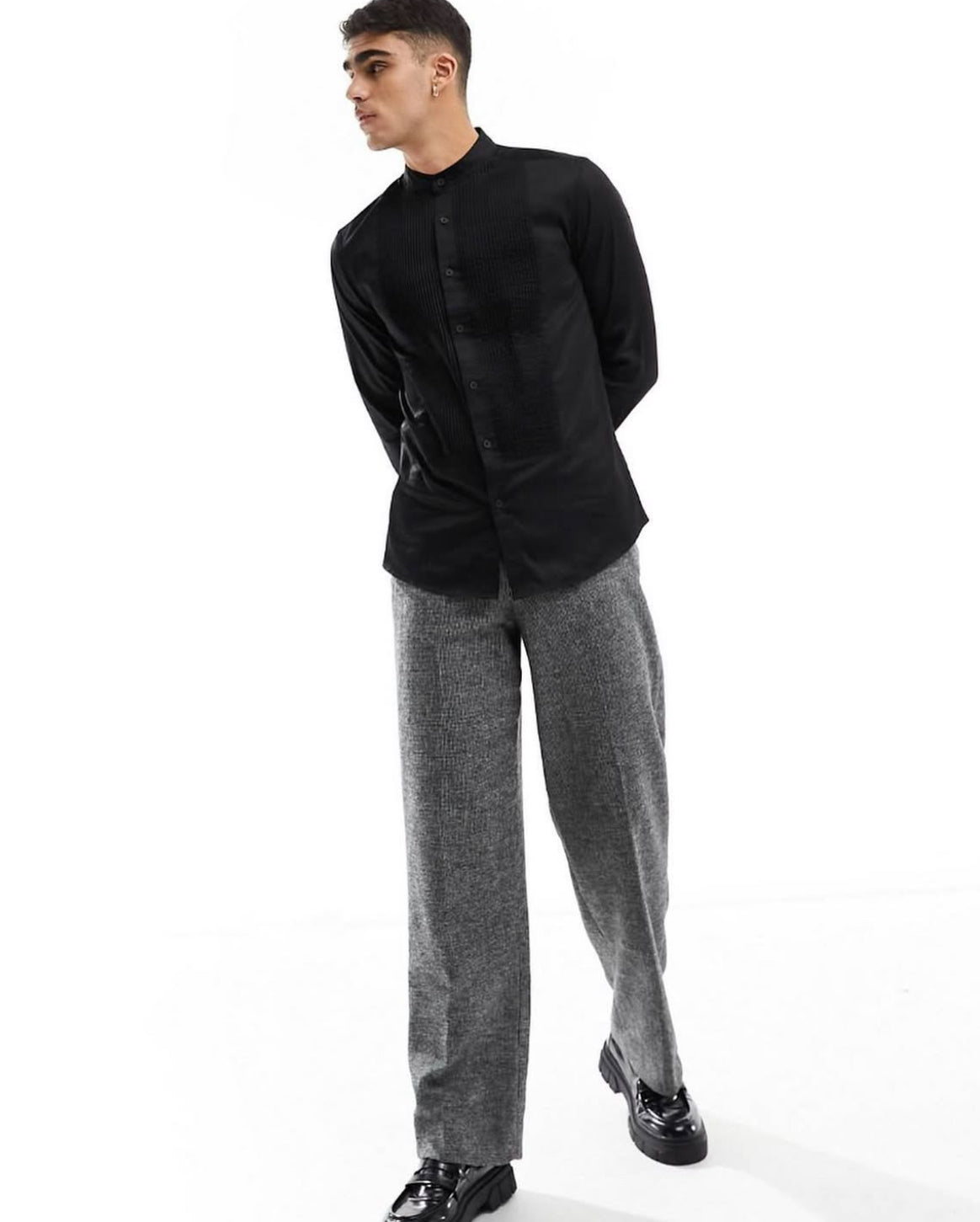 Small Neck Shirt with Details in Black