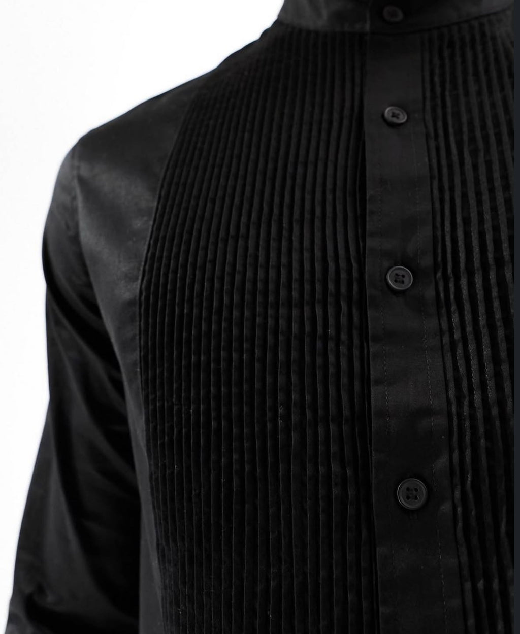 Small Neck Shirt with Details in Black