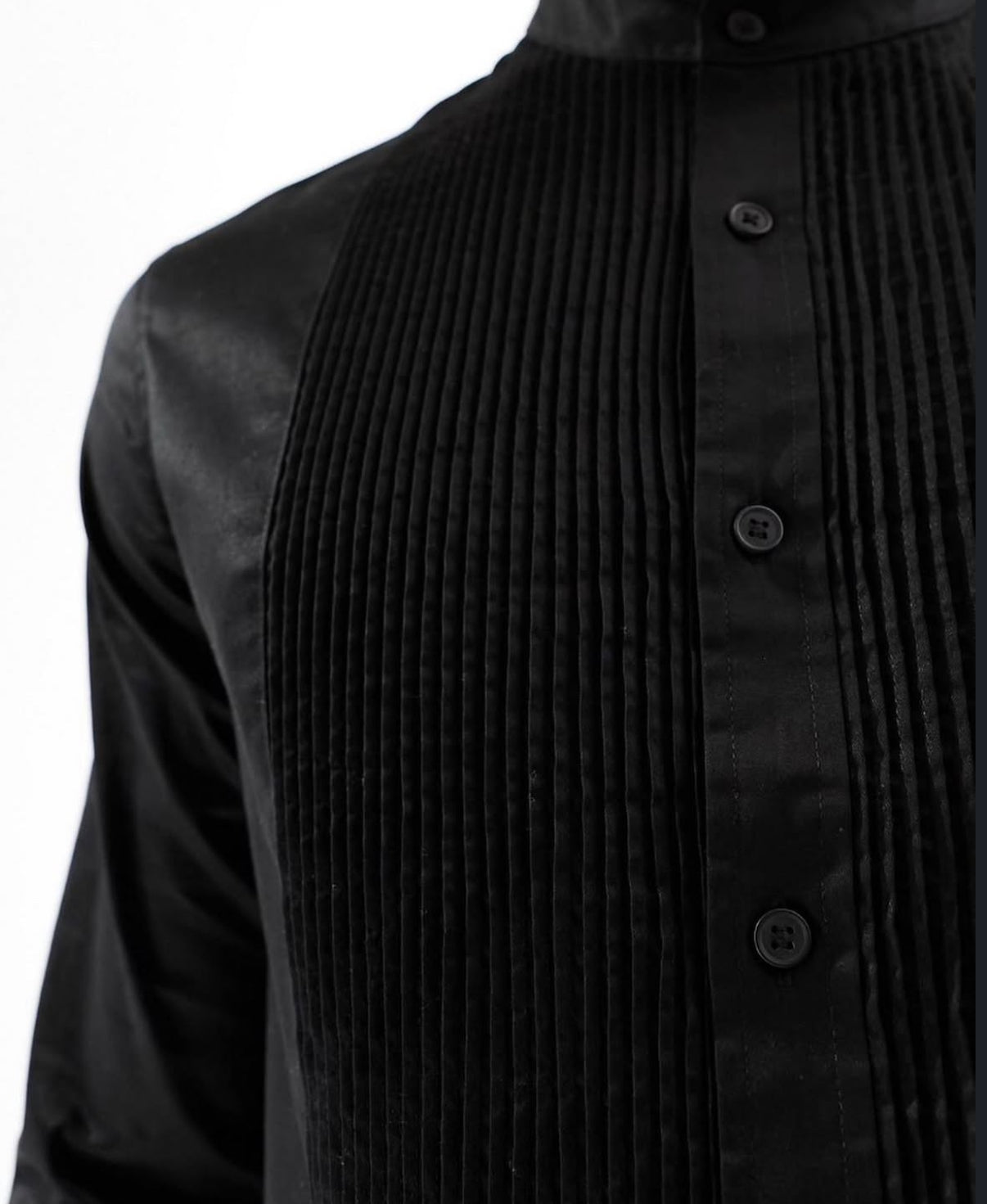Small Neck Shirt with Details in Black