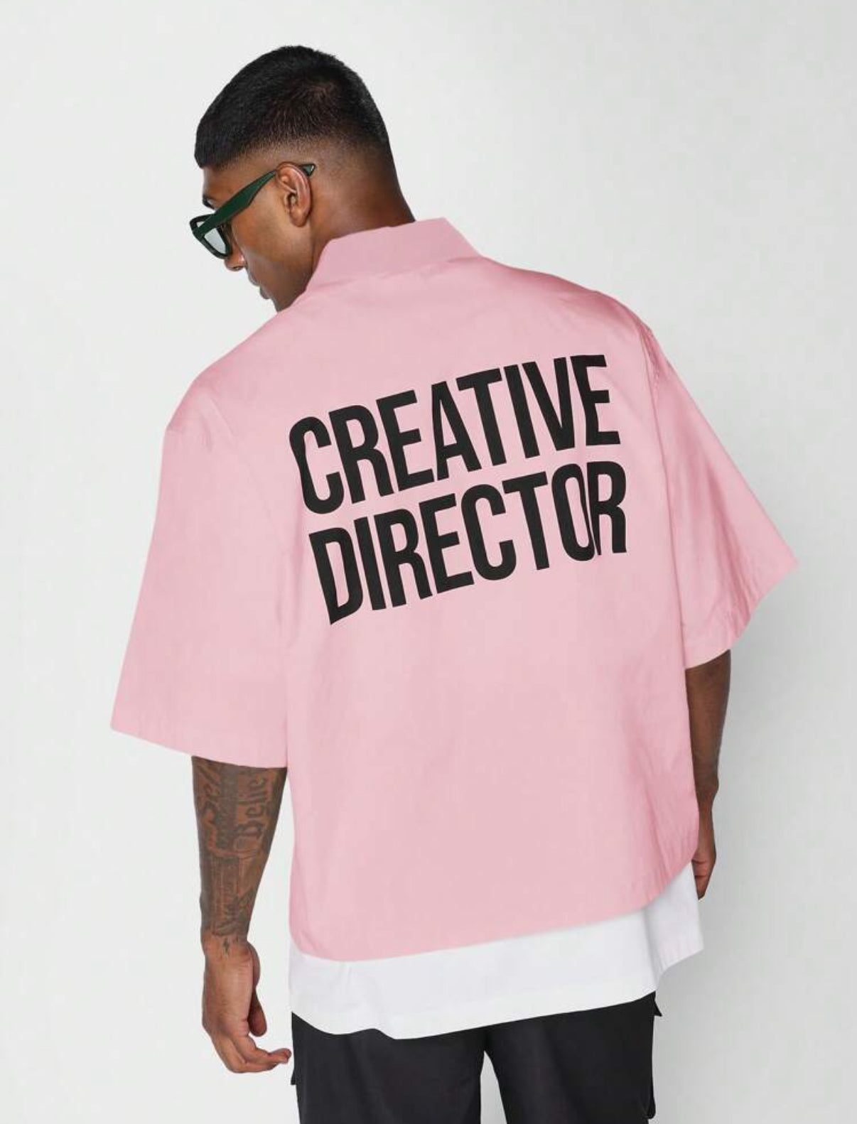Boxy fit shirt with creative director back print in pink