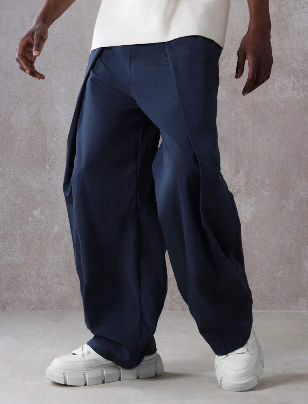 Barrel Pants with Pleat in Navy