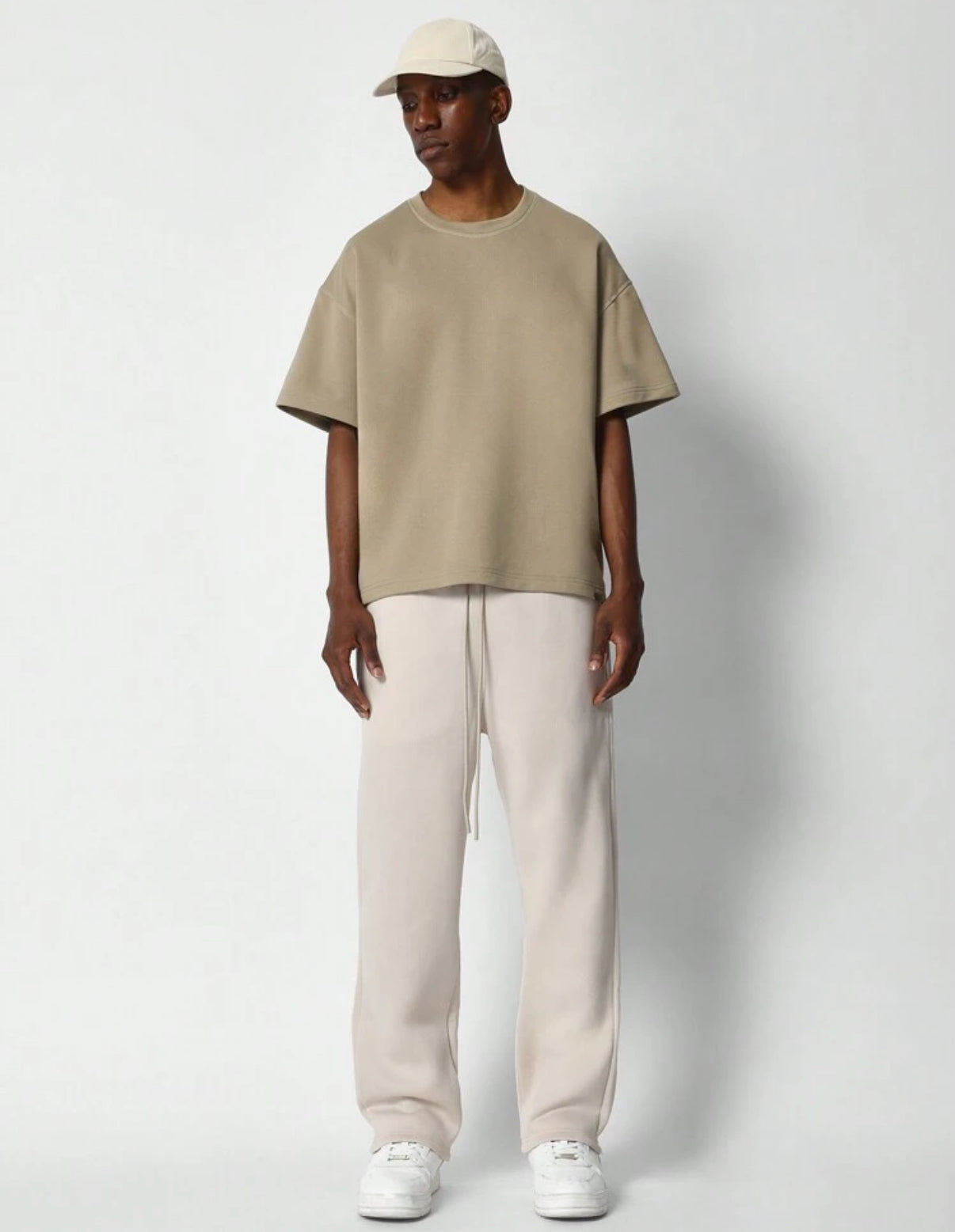 Premium Wide fit jogger in beige