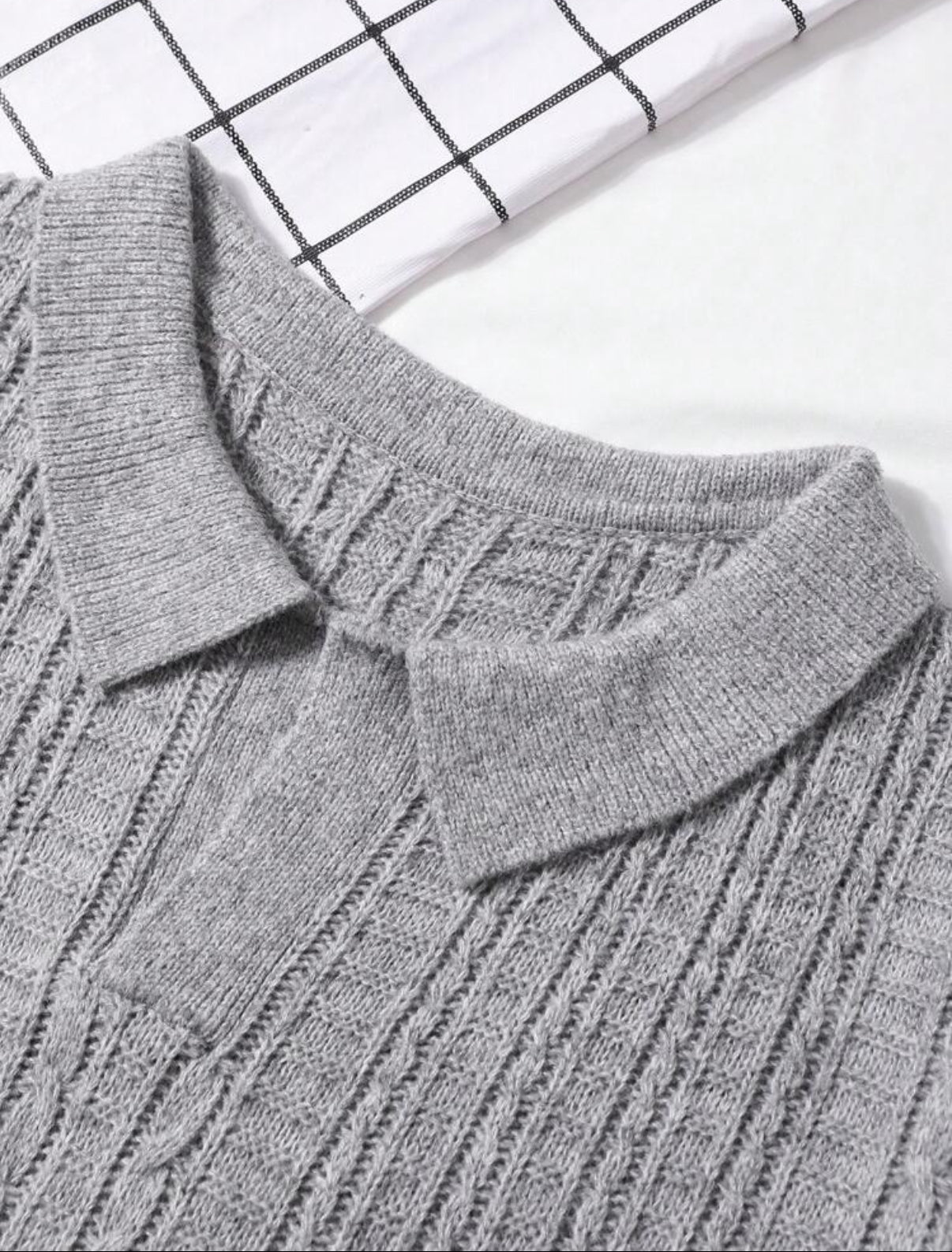 Knitted polo shirt in grey