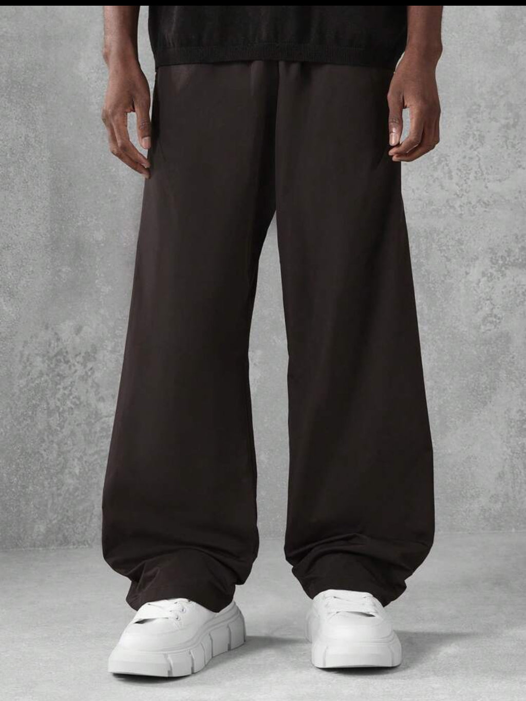 Wide leg pants in black
