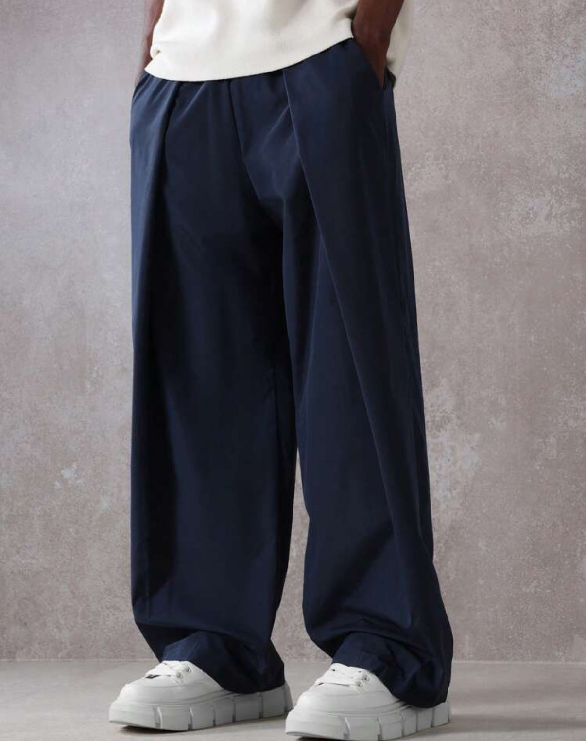 Barrel Pants with Pleat in Navy