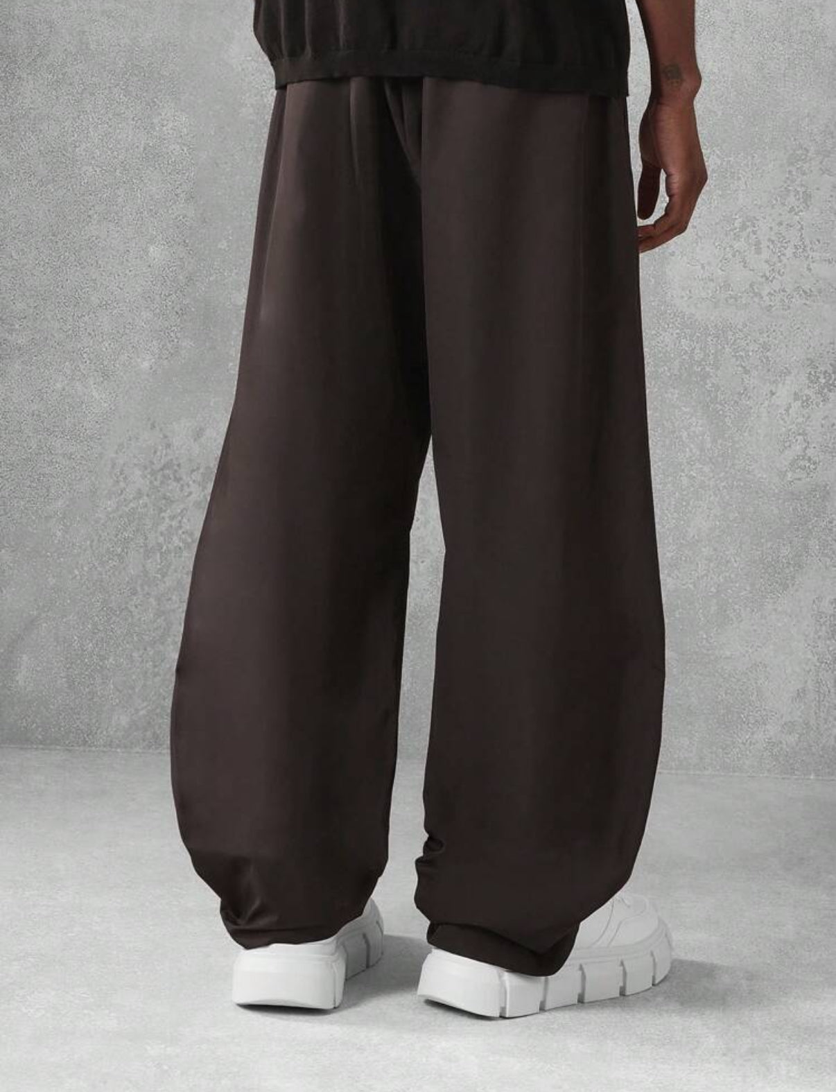 Wide leg pants in black