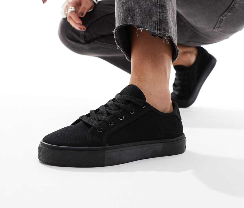 Flat Trainers in Black